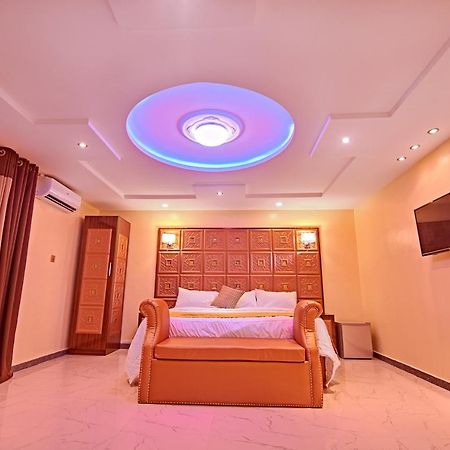 Double M Exquisite Suites And Lounge Lekki Ogombo Ngoại thất bức ảnh