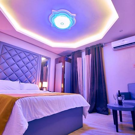 Double M Exquisite Suites And Lounge Lekki Ogombo Ngoại thất bức ảnh