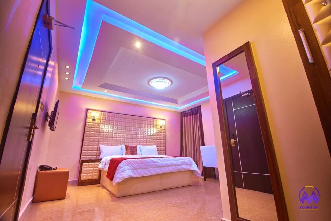 Double M Exquisite Suites And Lounge Lekki Ogombo Ngoại thất bức ảnh