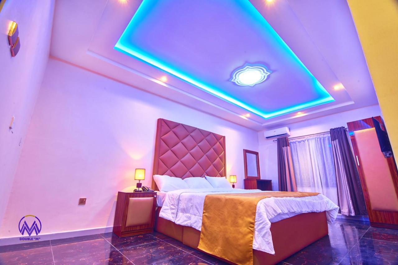 Double M Exquisite Suites And Lounge Lekki Ogombo Ngoại thất bức ảnh
