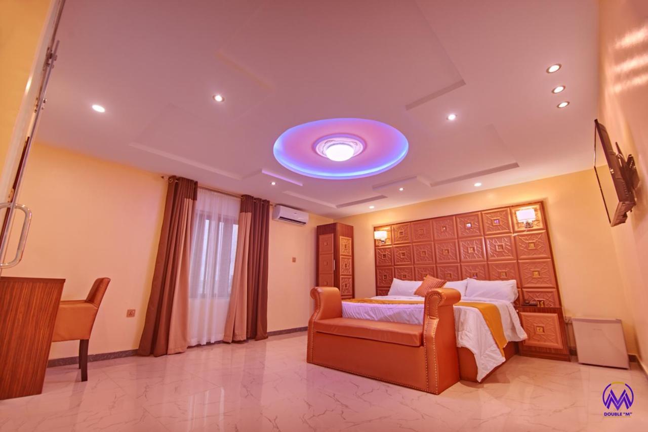 Double M Exquisite Suites And Lounge Lekki Ogombo Ngoại thất bức ảnh