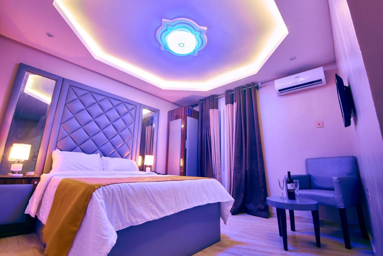 Double M Exquisite Suites And Lounge Lekki Ogombo Ngoại thất bức ảnh